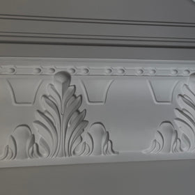 Ceiling 10 | Large leaf-decorated ceiling molding